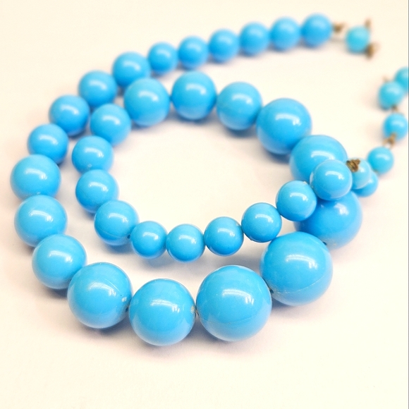 Vintage Jewelry - Vintage Necklace Sky Blue Graduated Beaded Necklace